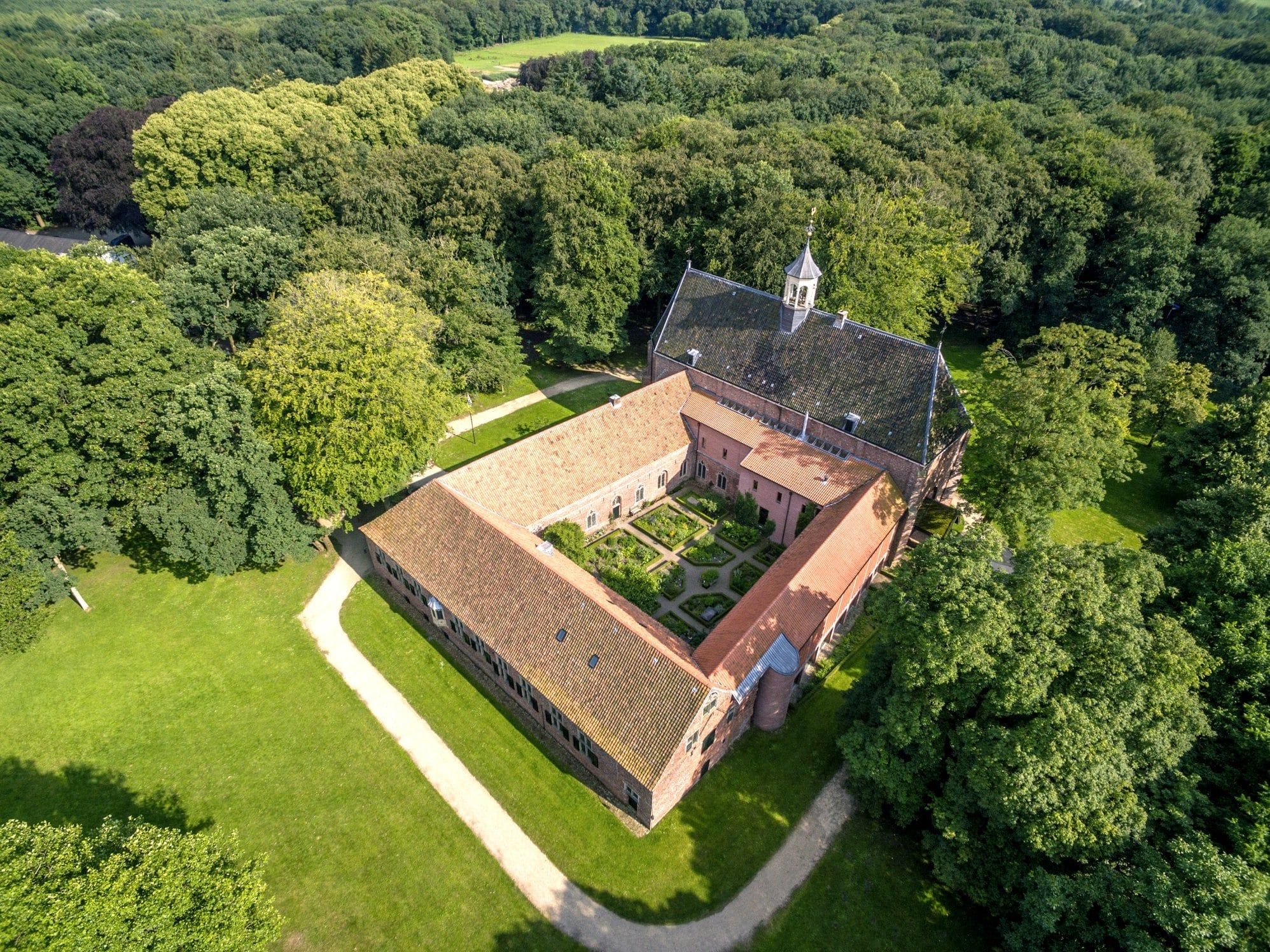 Luchtfoto museum Klooster ter Apel