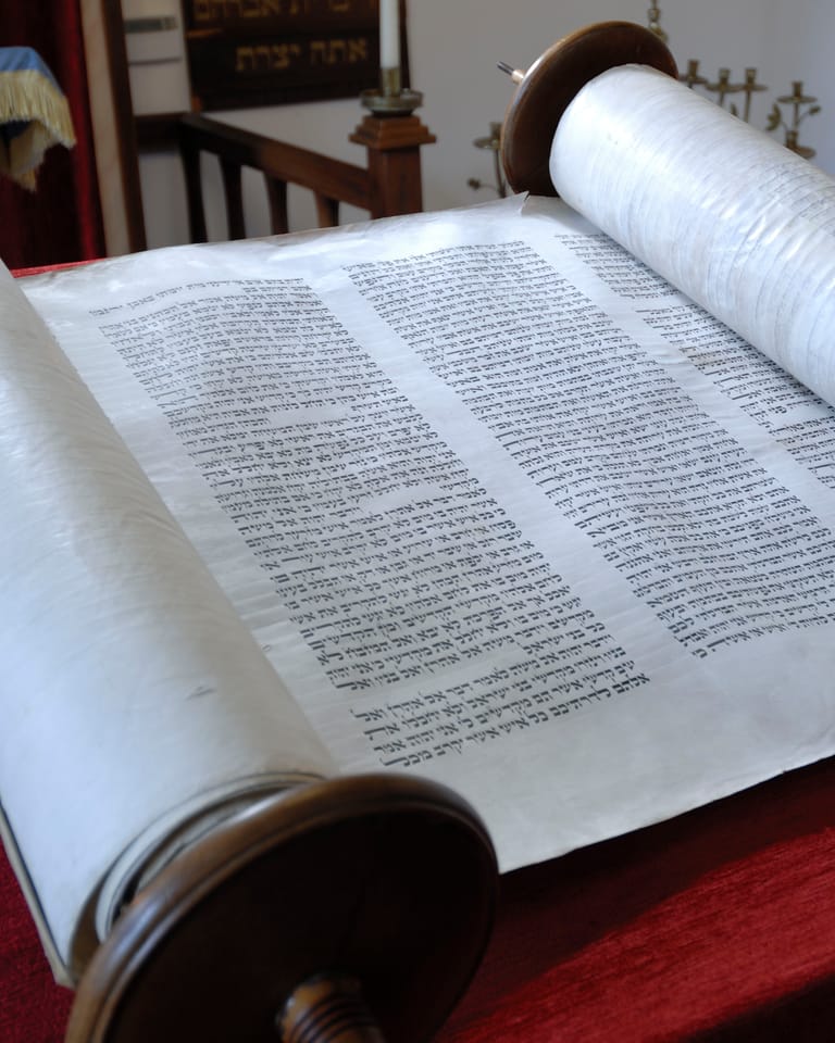Het ‘begraven’ Boek in de synagoge