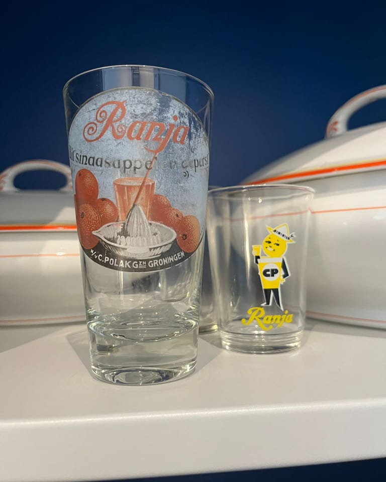 Zij dronk Ranja met een rietje
