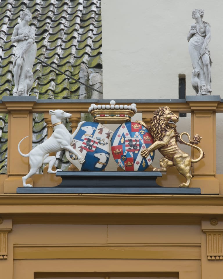 Van hazewindhondenkoppen en Franse lelies