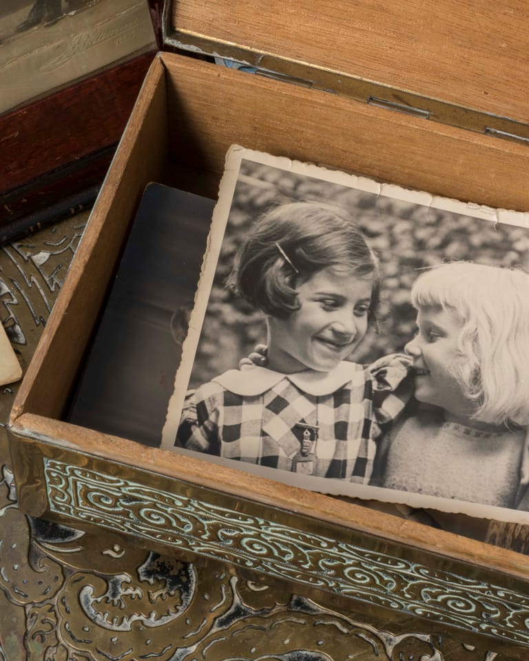 Twee hartsvriendinnen ruw gescheiden