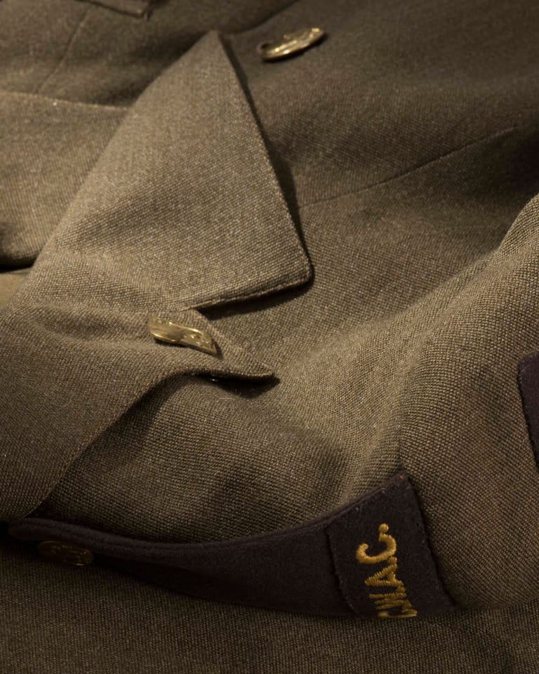 Verloren cap na 74 jaar herenigd met uniform