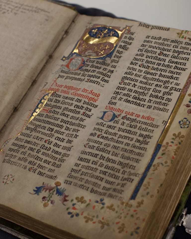 Versierd stadboek