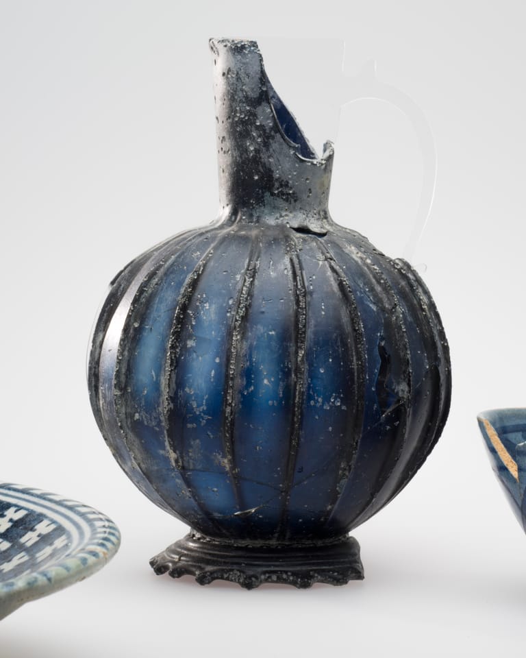 De blauwe schenkkan uit de beerput
