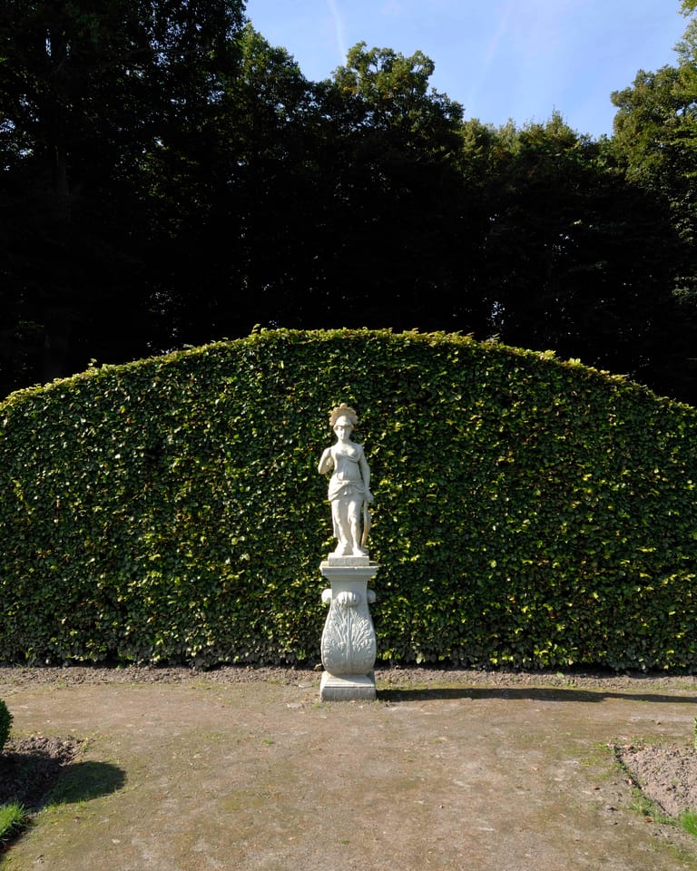 Pallas Athena, een bijzonder tuinbeeld